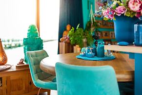 Houseboat - Sleeps 2 & Free Parking