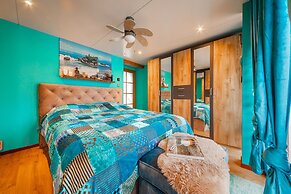 Houseboat - Sleeps 2 & Free Parking
