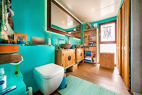 Houseboat - Sleeps 2 & Free Parking