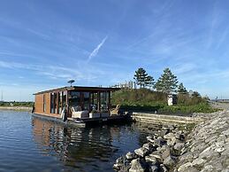 Houseboat - Sleeps 2 & Free Parking