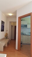 Luccia Apatments-Villa Laguna - Hostel