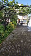 Luccia Apatments-Villa Laguna - Hostel