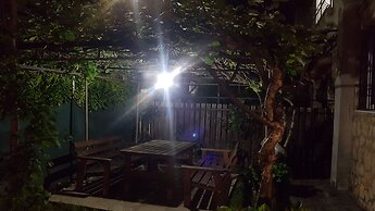 Luccia Apatments-Villa Laguna - Hostel
