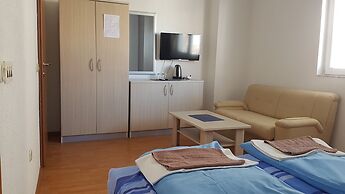 Luccia Apatments-Villa Laguna - Hostel