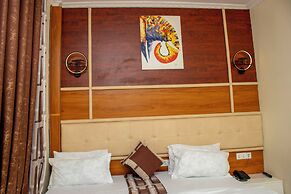 Jaden Hotel & Lounge