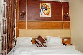 Jaden Hotel & Lounge