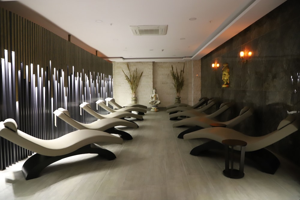 CITY POINT BEACH & SPA HOTEL