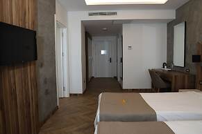CITY POINT BEACH & SPA HOTEL