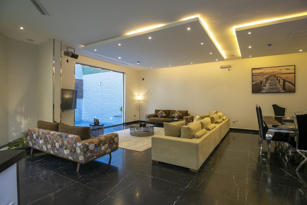 Arayik Resorts