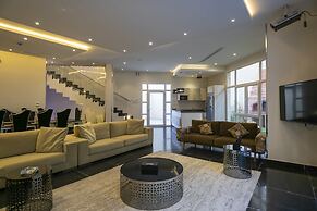 Arayik Resorts