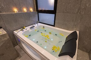 Arayik Resorts