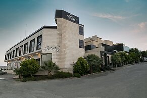 Arayik Resorts