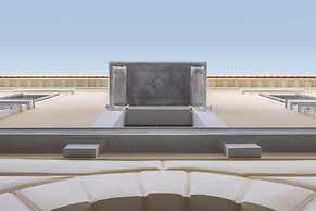 Monument Hotel