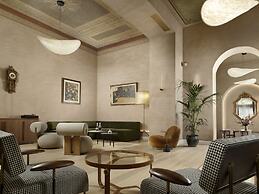 Monument Hotel