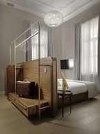 Monument Hotel