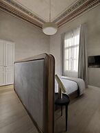 Monument Hotel