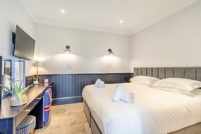 Carlton Manor