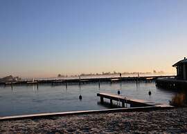 Grou Getaway With Bikes & Whirlpool