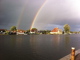 Grou Getaway With Bikes & Whirlpool