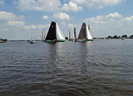 Grou Getaway With Bikes & Whirlpool