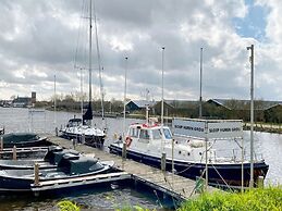 Grou Getaway With Bikes & Whirlpool