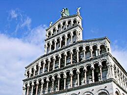Apartment in Lucca Near Piazza Napoleone