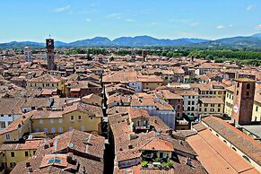 Apartment in Lucca Near Piazza Napoleone