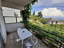 Apartment in Mpenitses Near Beaches & Pool