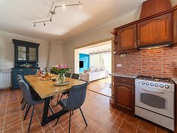 Rustic Spa Retreat in Netos