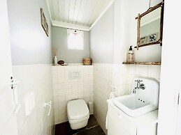 Authentic Cosy Beach Cottage in Callanstoog