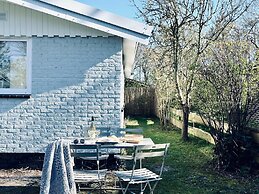 Authentic Cosy Beach Cottage in Callanstoog