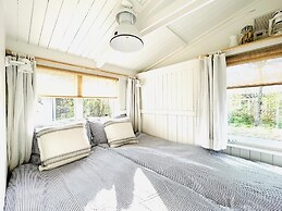 Authentic Cosy Beach Cottage in Callanstoog