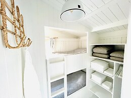 Authentic Cosy Beach Cottage in Callanstoog