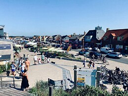 Authentic Cosy Beach Cottage in Callanstoog