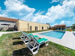 Rural Holiday Home With Pool