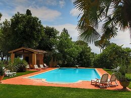 Charming Cottage in Sinalunga
