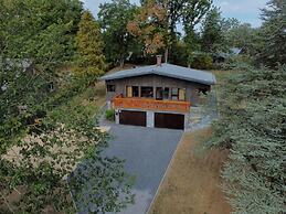 Chalet in Rochefort With Garden BBQ