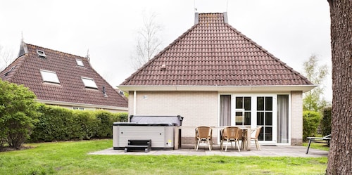 Bungalow Near De Alde Feanen With Spa