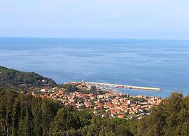 Apartment in Sassetta With Pool and Scenic Views