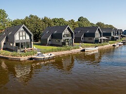 Private Jetty + Modern Comfort