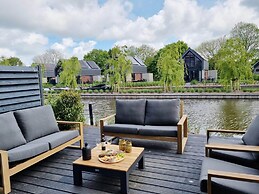 Private Jetty + Modern Comfort