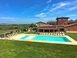 Holiday Home in Braccagni With Jacuzzi & Golf