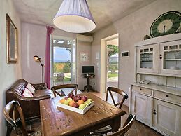 Holiday Home in Braccagni With Jacuzzi & Golf