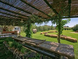 Holiday Home in Braccagni With Jacuzzi & Golf