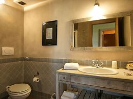 Holiday Home in Braccagni With Jacuzzi & Golf