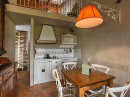 Holiday Home in Braccagni With Jacuzzi & Golf