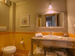 Holiday Home in Braccagni With Jacuzzi & Golf