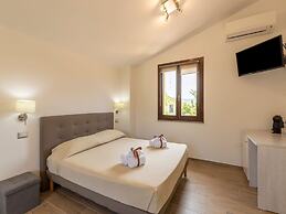 Apartment With Exclusive Swimming Pool