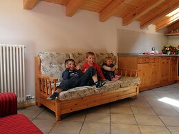 Apartment in Celledizzo Near Ski Bus