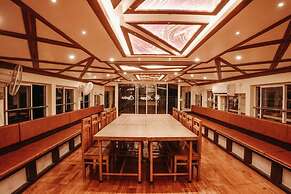 Honeymoon Houseboat